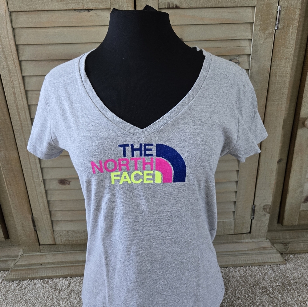 The North Face T-shirt Women's Sz Med V Neck Gray Pink Yellow Blue Short Sleeve
